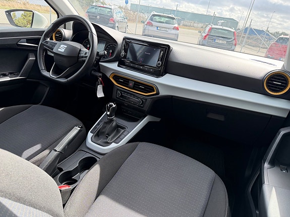 Seat Arona 26 of 30