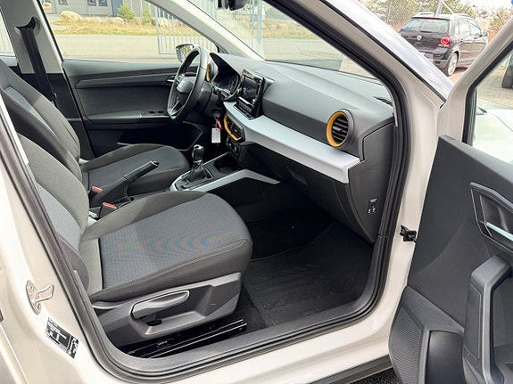 Seat Arona 19 of 30