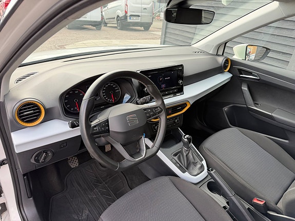 Seat Arona 23 of 30