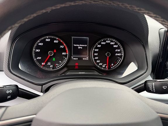 Seat Arona 24 of 30