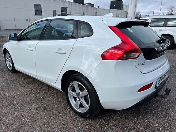 Volvo V40 12 of 20