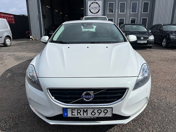 Volvo V40 2 of 5