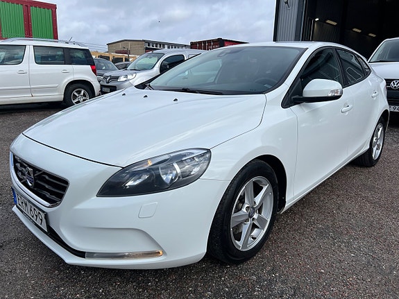 Volvo V40 3 of 5