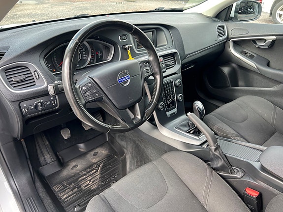 Volvo V40 4 of 5