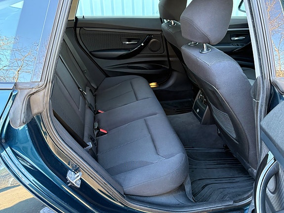 BMW 318d 11 of 18