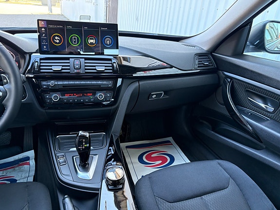 BMW 318d 15 of 18