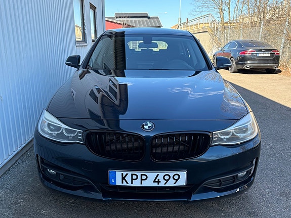 BMW 318d 3 of 5