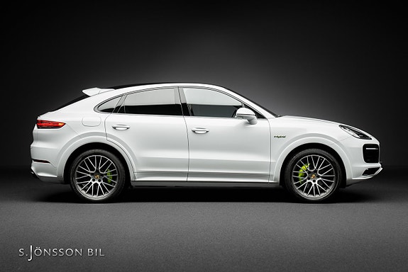 Porsche Cayenne 3 of 5