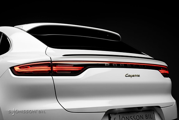 Porsche Cayenne 5 of 5