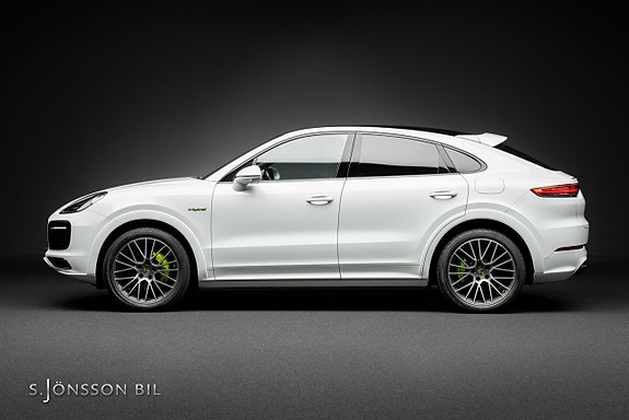 Porsche Cayenne 4 of 5