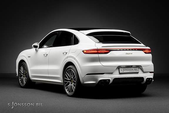 Porsche Cayenne 2 of 5