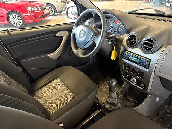 Dacia Sandero 13 of 13