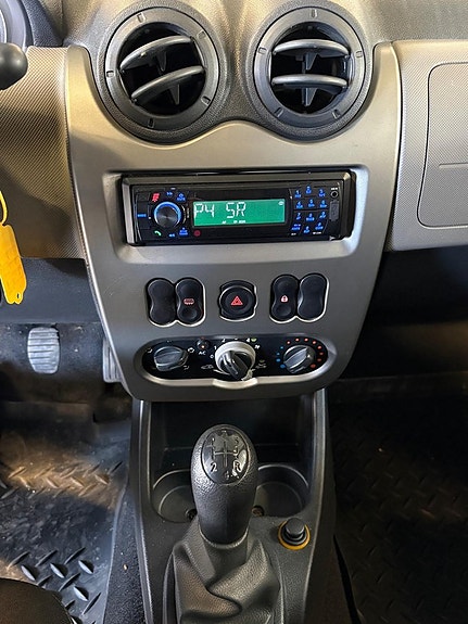 Dacia Sandero 7 of 13