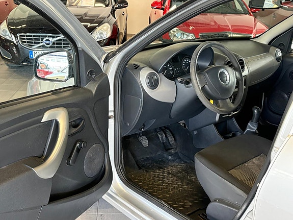 Dacia Sandero 5 of 5
