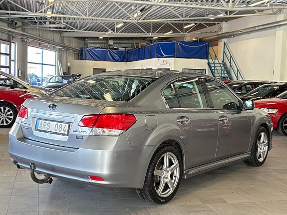 Subaru Legacy 3 of 5