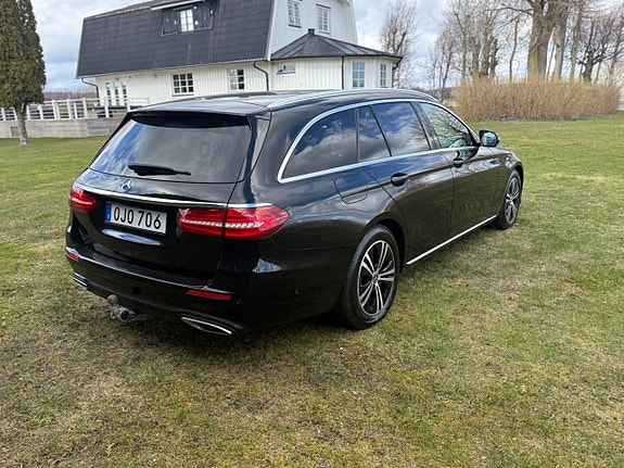 Mercedes-Benz E200 4 of 5