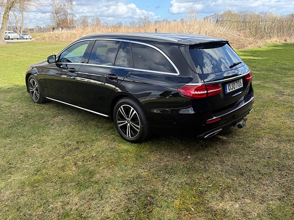 Mercedes-Benz E200 3 of 5