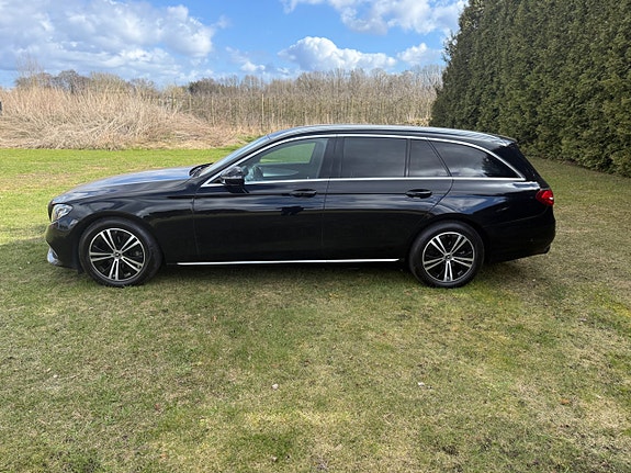 Mercedes-Benz E200 2 of 5