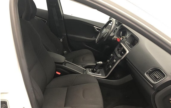Volvo V40 6 of 7