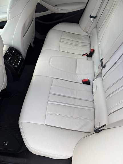 BMW 520d 4 of 5