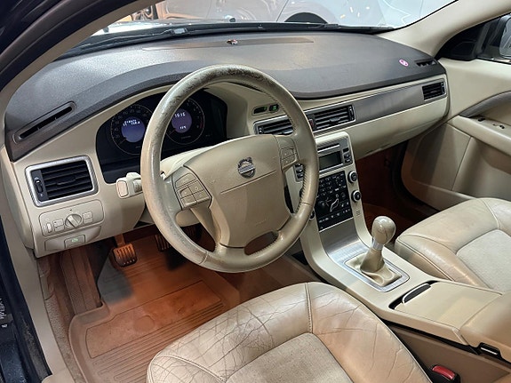 Volvo V70 7 of 14