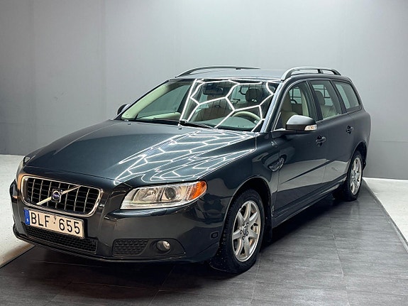 Volvo V70 3 of 5