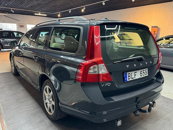 Volvo V70 4 of 5