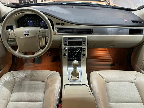 Volvo V70 6 of 14