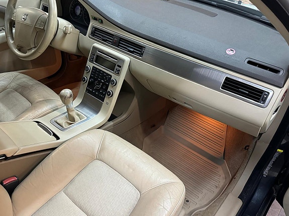 Volvo V70 8 of 14