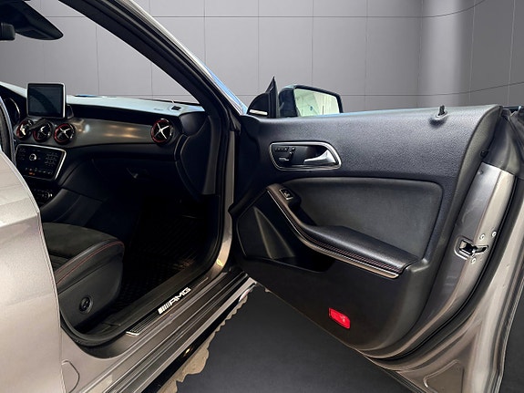 Mercedes-Benz CLA45 15 of 27