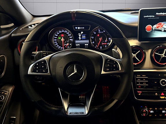 Mercedes-Benz CLA45 22 of 27