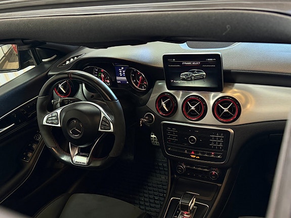 Mercedes-Benz CLA45 12 of 27
