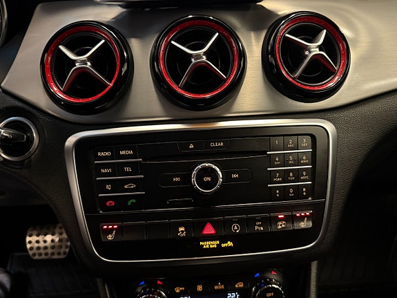 Mercedes-Benz CLA45 20 of 27