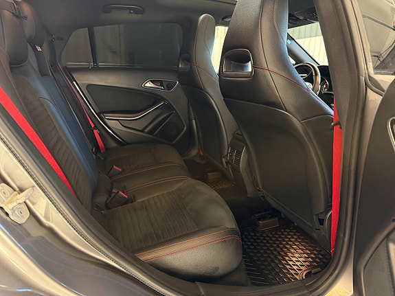 Mercedes-Benz CLA45 17 of 27