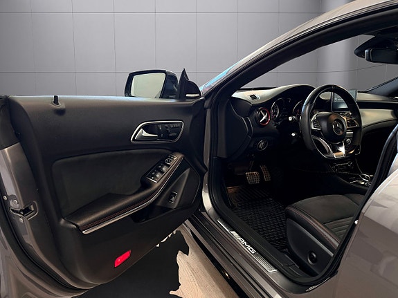 Mercedes-Benz CLA45 13 of 27