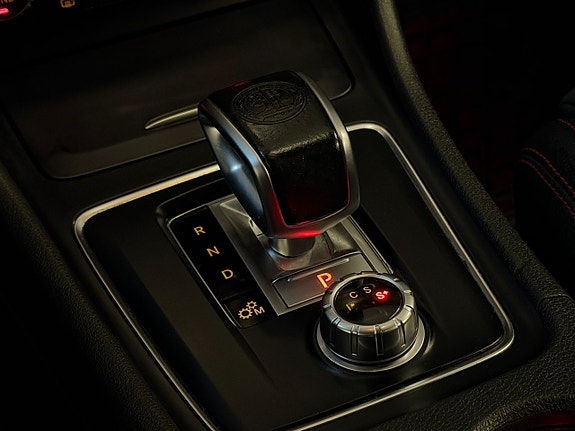 Mercedes-Benz CLA45 21 of 27