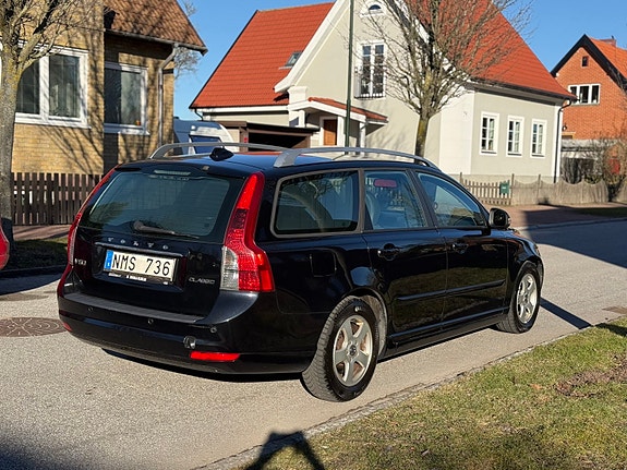 Volvo V50 3 of 5