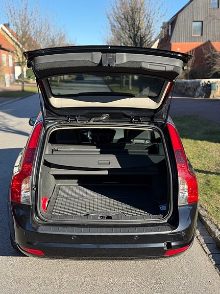 Volvo V50 4 of 5