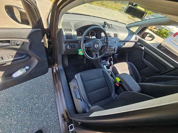 Volkswagen Touran 4 of 5