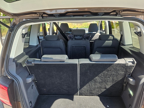 Volkswagen Touran 5 of 5