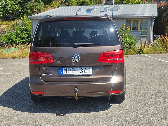 Volkswagen Touran 2 of 5