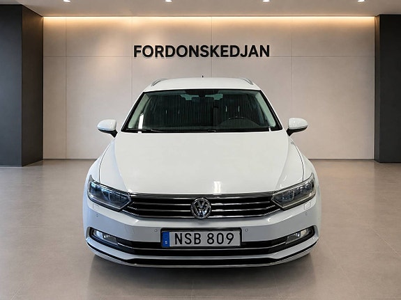 Volkswagen Passat 2 of 23