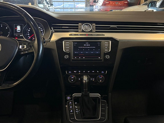 Volkswagen Passat 15 of 23