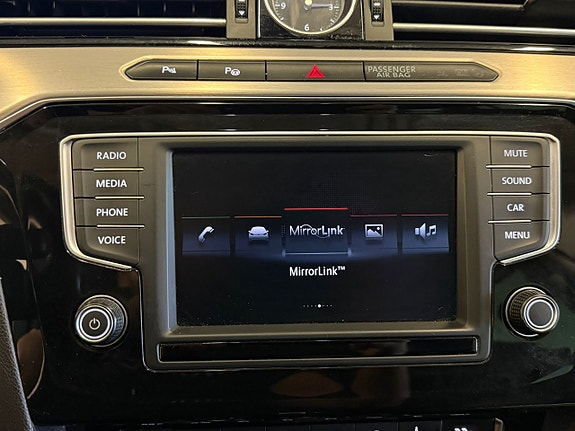 Volkswagen Passat 17 of 23