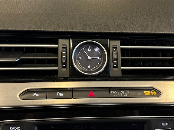 Volkswagen Passat 16 of 23