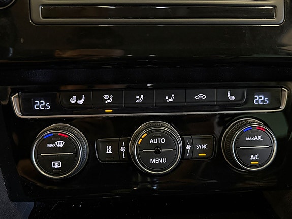 Volkswagen Passat 19 of 23