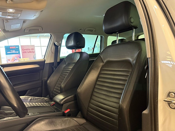 Volkswagen Passat 11 of 23