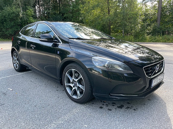 Volvo V40 2 of 3
