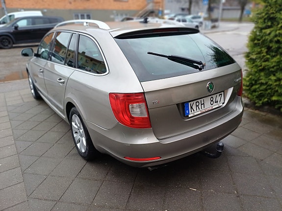 Skoda Superb 3 of 5
