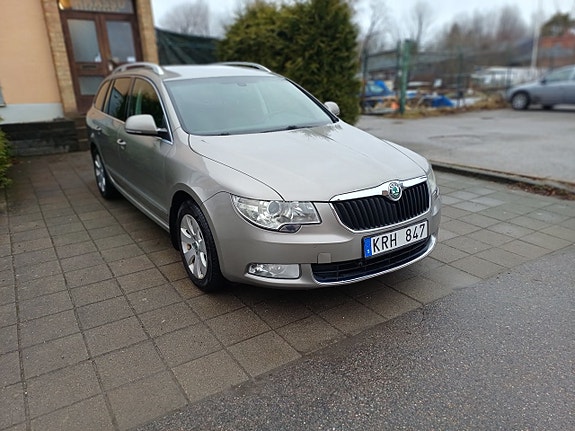 Skoda Superb 2 of 5